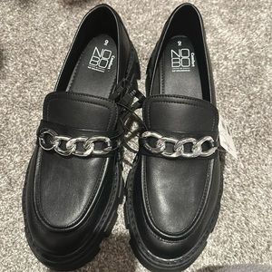 No Boundaries black loafers with silver chain